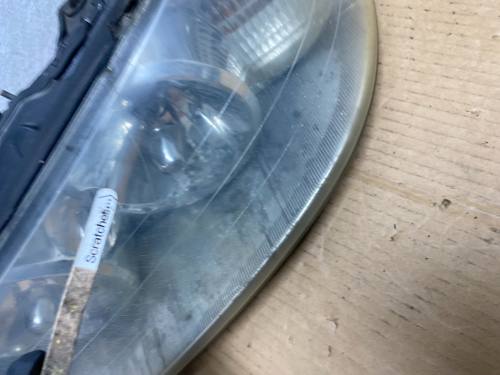 2005 to 2011 Lincoln Town Car Left Driver LH Side Headlight AD0779 DW3