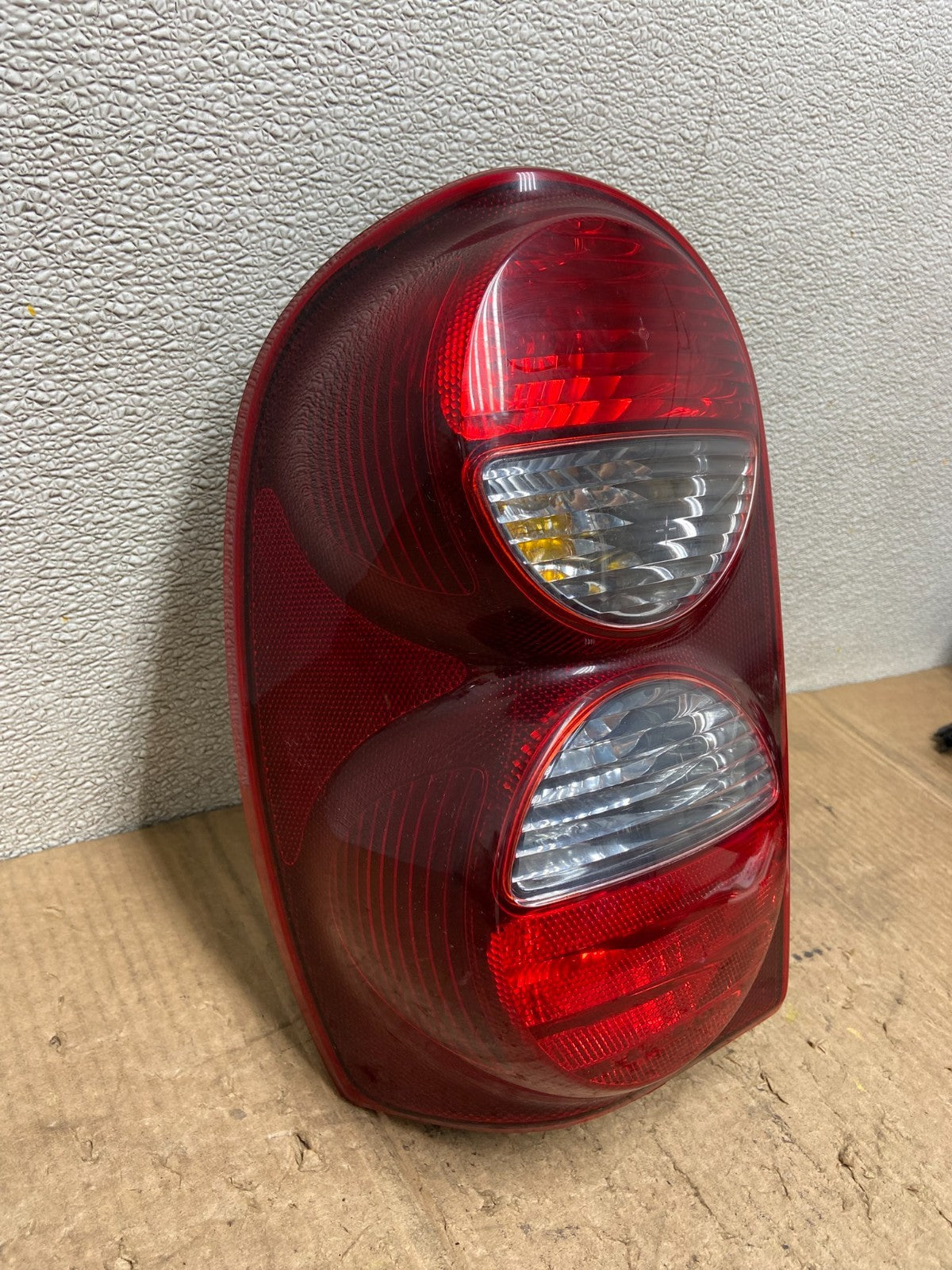 2005 2006 2007 Jeep Liberty Left Driver Lh Side Tail Light AA8375 LK2