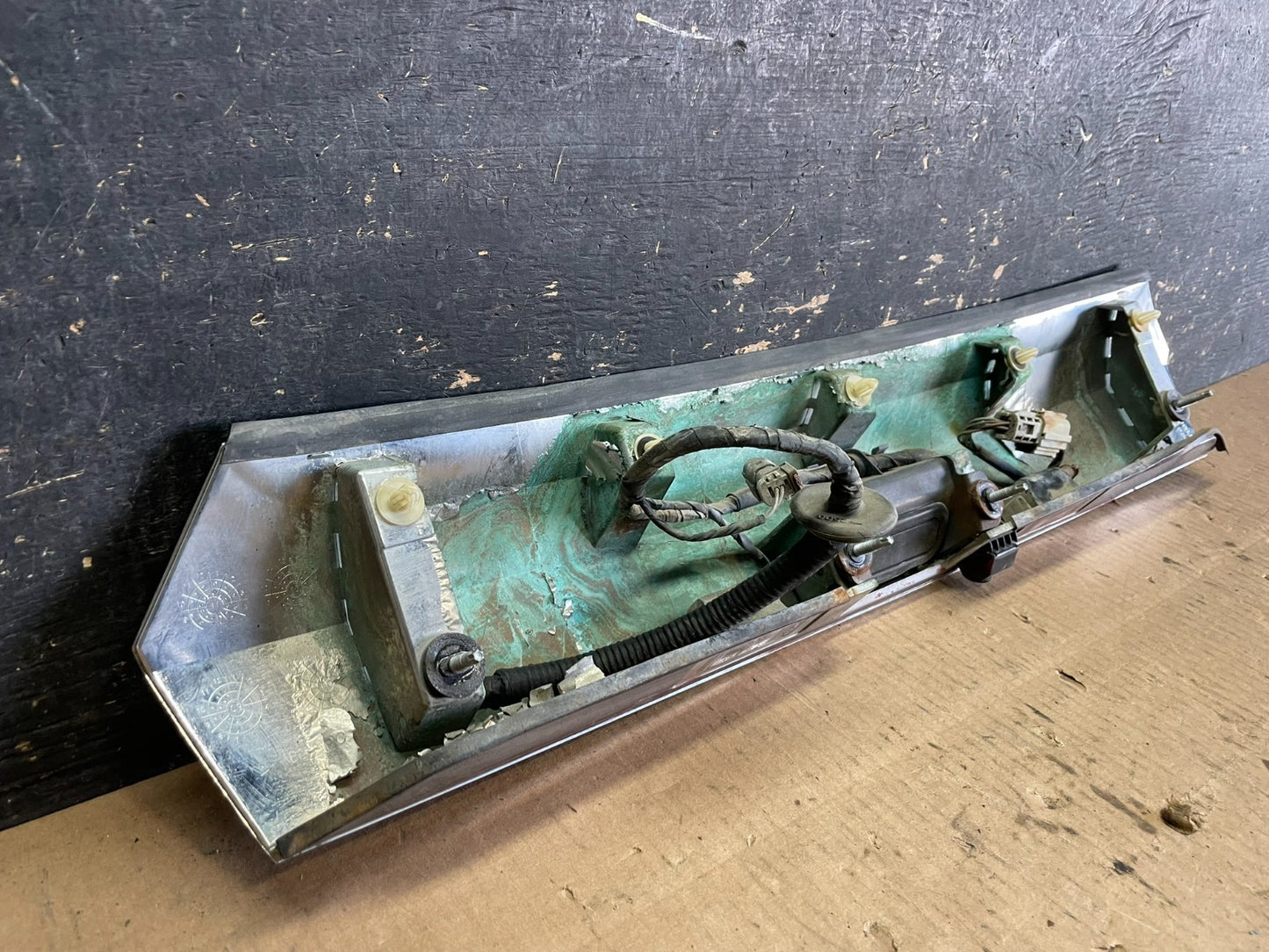 2011 to 2015 GMC Terrain Tailgate Liftgate with Camera Molding OEM AA5956 DG9
