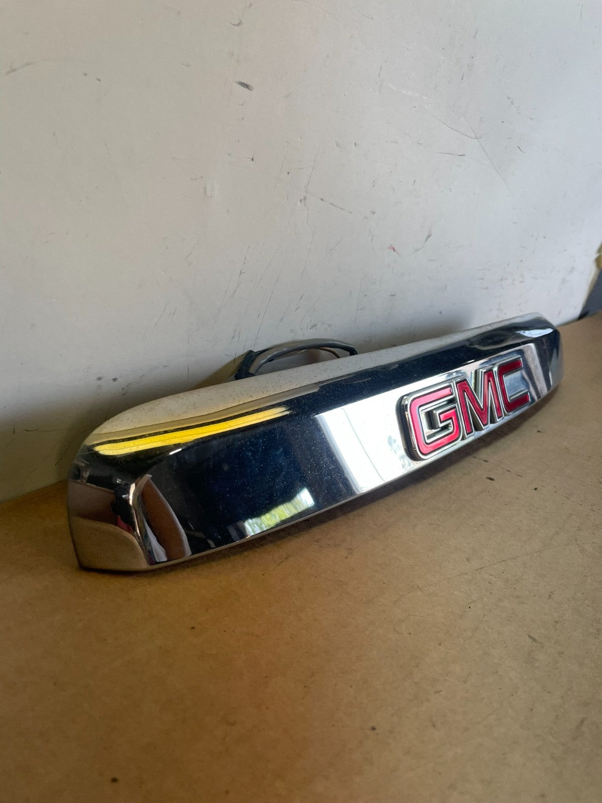 2007-2012 GMC Acadia Chrome Tailgate Rear Finish Molding Back W/Camera AF8822 DG2