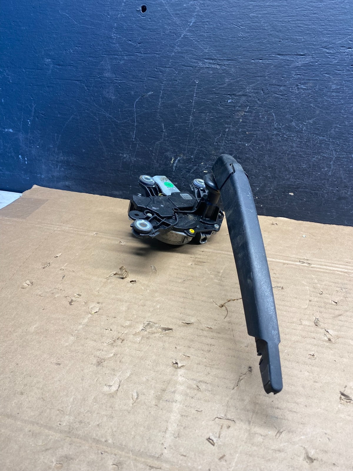 2013-2016 Nissan Pathfinder Back Door Rear Wiper Motor Wiper Blade AD9617 DG2