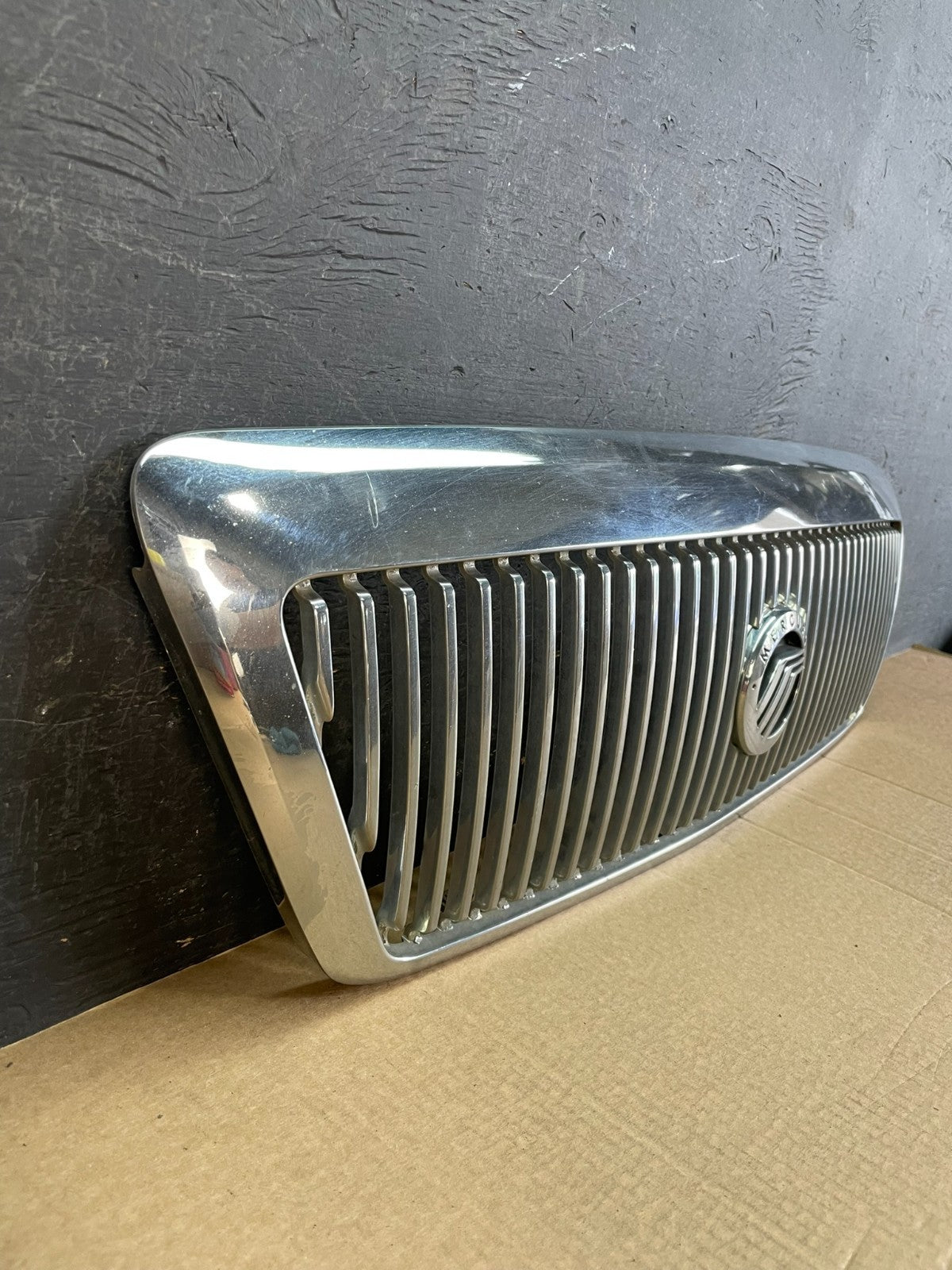 2003 to 2005 Mercury Grand Marquis Front Upper Grill Grille AF5211 DG2