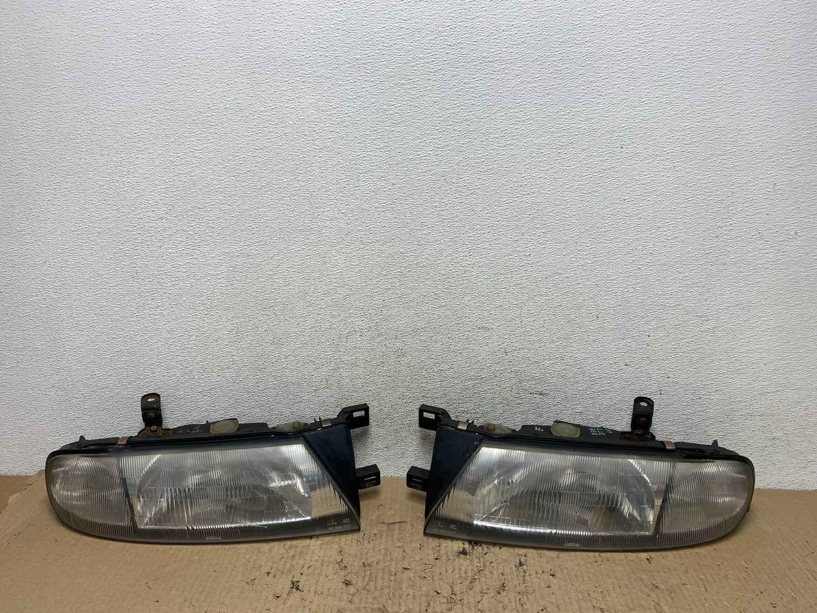 1993 to 1997 Nissan Altima Left+Right Side Set Halogen Headlights AF7256 DG0