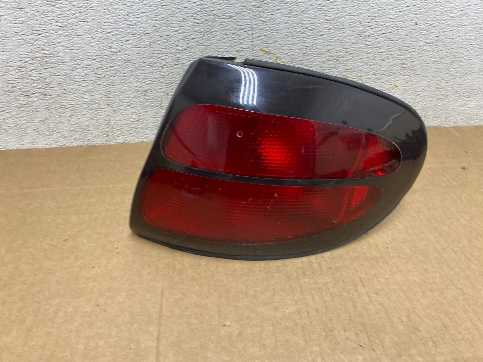 1998 to 1999 Ford Taurus Wagon Right Passenger RH Side Tail Light OEM O6708 DW0