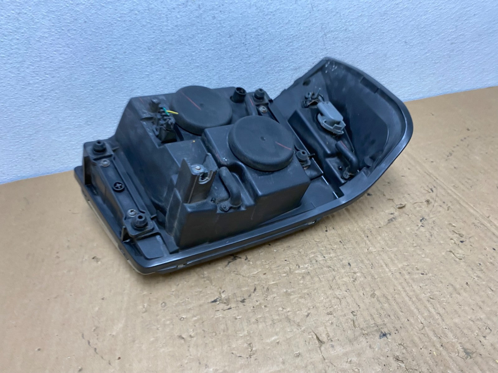 2002 to 2009 Gmc Envoy Left Driver Lh Side Headlight Halogen AC8167 DW4