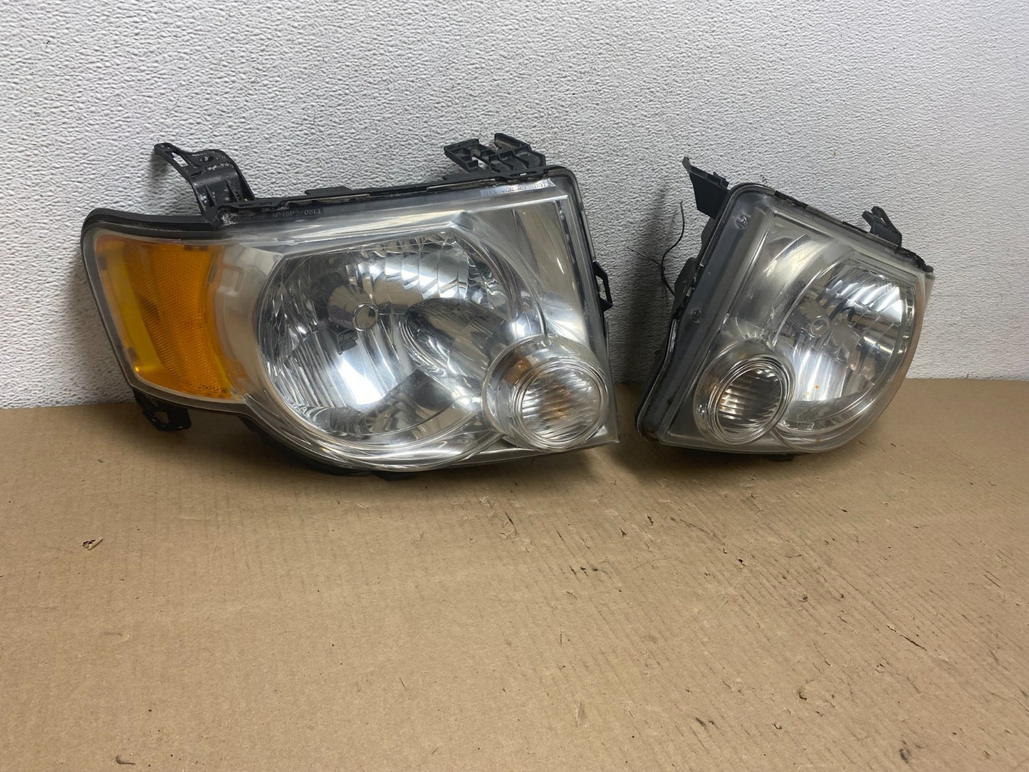 2008 to 2012 Ford Escape Headlights Left+Right Side Set Halogen AG7972 DW1