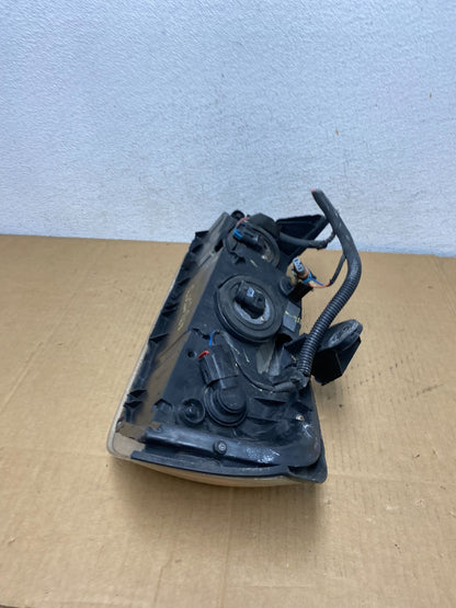 2006 to 2007 Saturn Vue Headlight Right Passenger Side Halogen AD0803 DW11