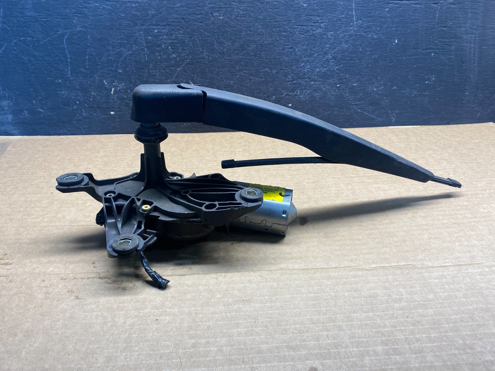 2013 to 2019 Ford Escape Rear Windshield Wiper Motor AF7499 DG1
