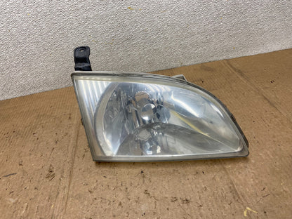 2001  to 2003 Toyota Sienna Right Passenger Side Headlight AA7107 DW0