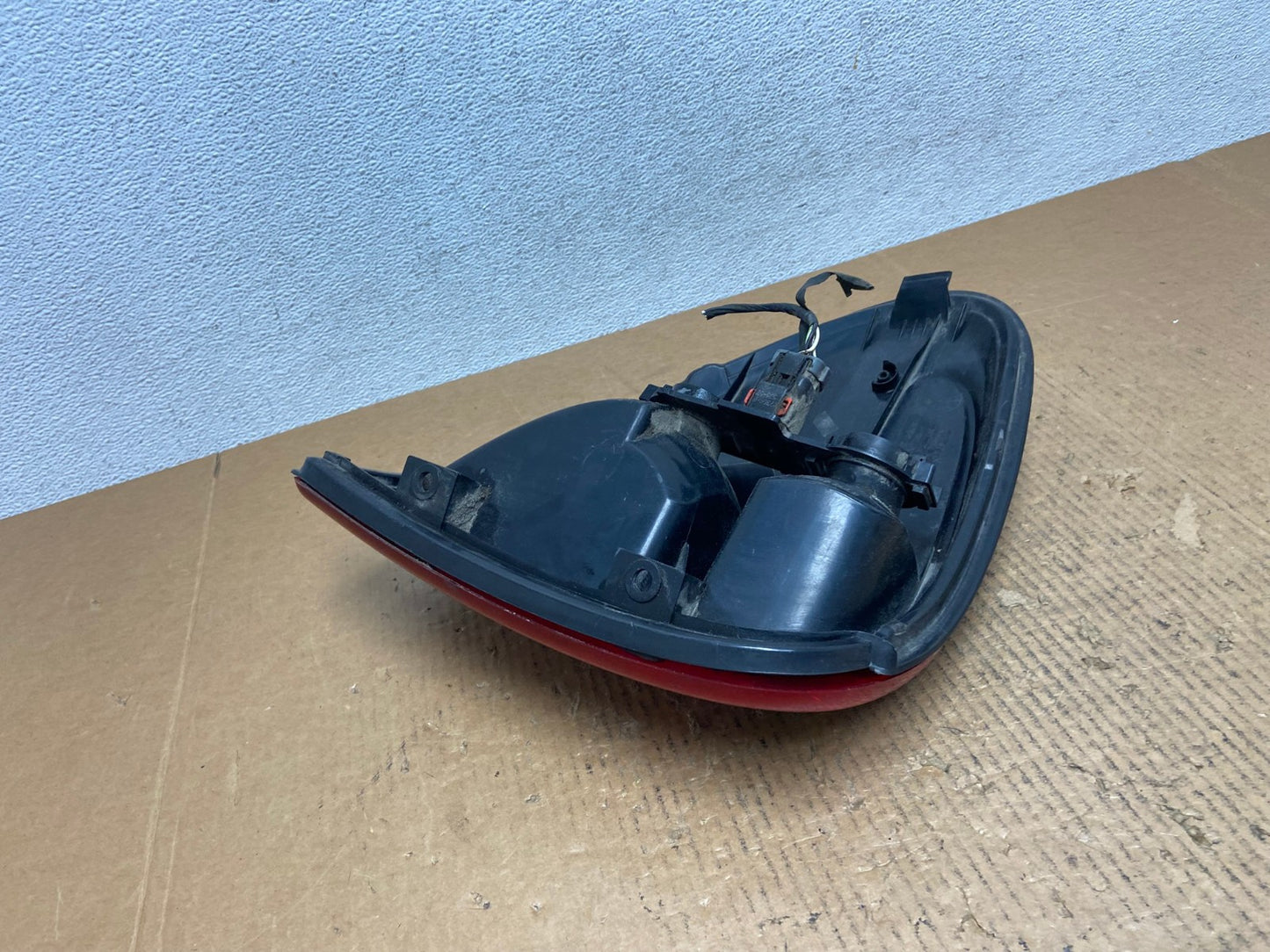 2004 - 2007 Dodge Grand Caravan Right Passenger Side Tail Light AE1528 LK4