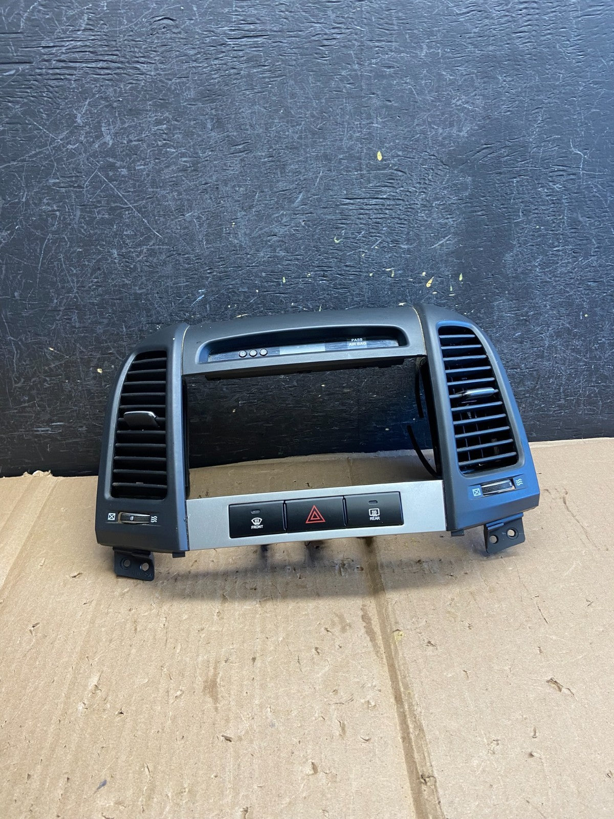 2007 to 2009 Hyundai Santa Fe Center Dashboard Radio Bezel Trim AI2787 DG0
