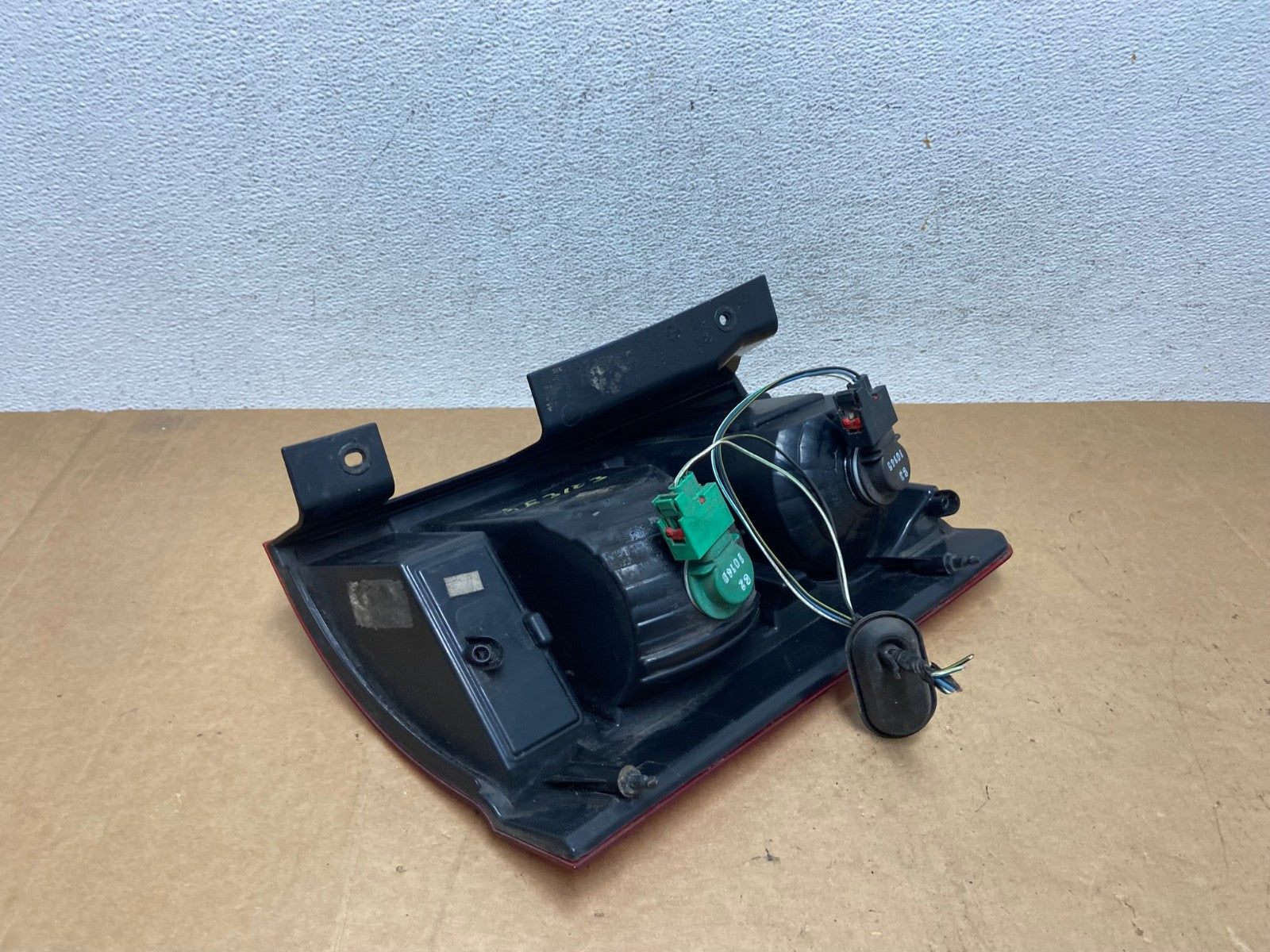 2008-2010 Chrysler Town and Country Left Driver Tail Light AE3103 LK5
