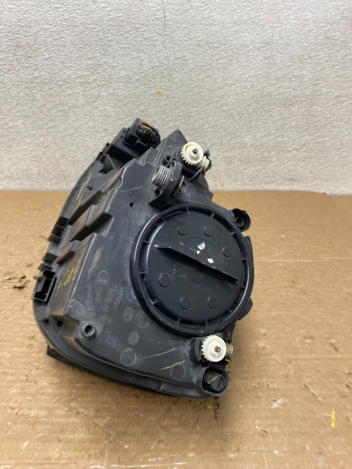 2011 to 2014 Volkswagen Jetta Right Passenger RH Headlight Halogen Z3034 PS8