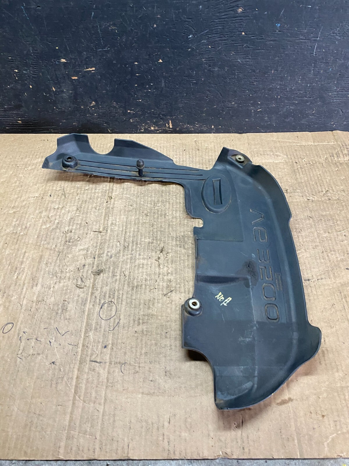 2001 to 2004 Nissan Pathfinder Engine Cover Ornament O3240 DG6