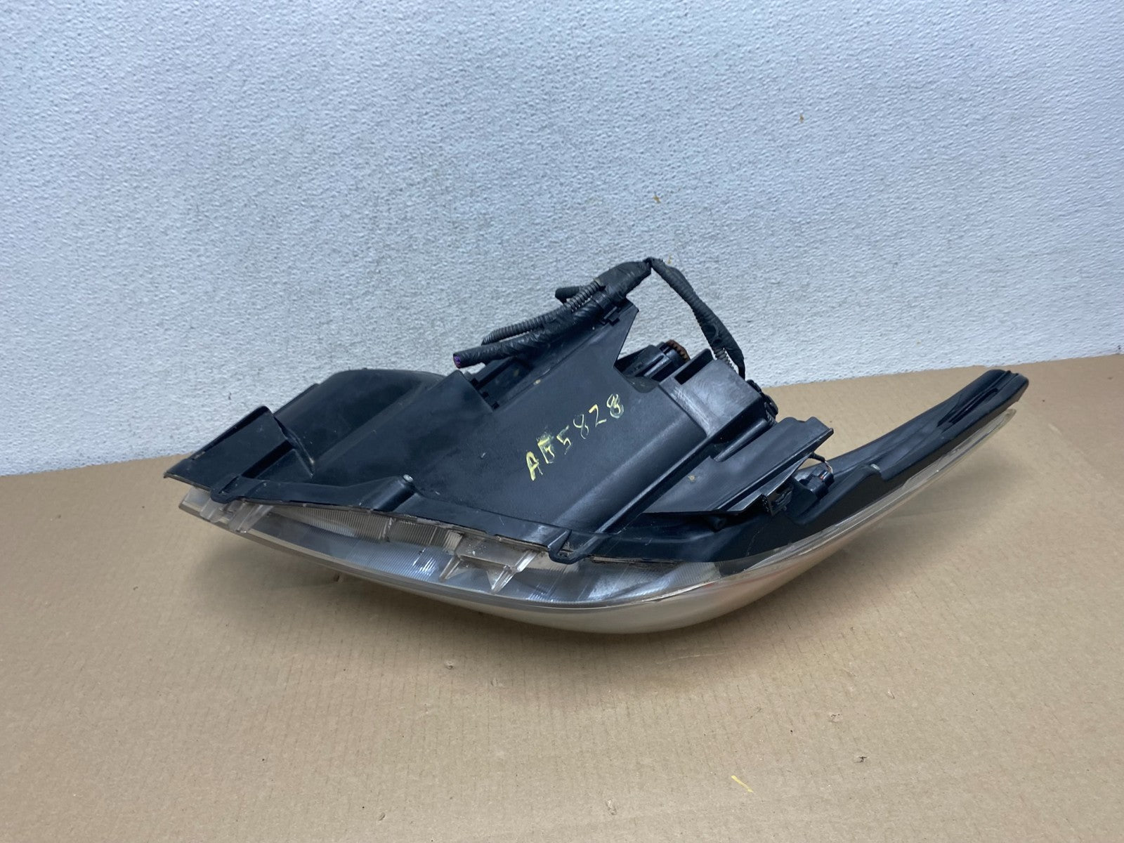 2010 - 2011 Toyota Prius Right Passenger Rh Blue Halogen Headlight AG5828 DW8