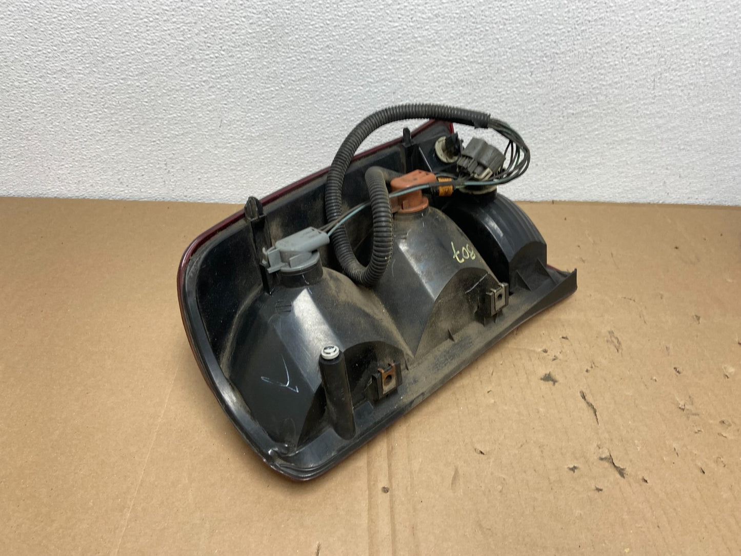 2002 to 2006 Cadillac Escalade Left Driver Side Tail Light OEM AB6807 DW4