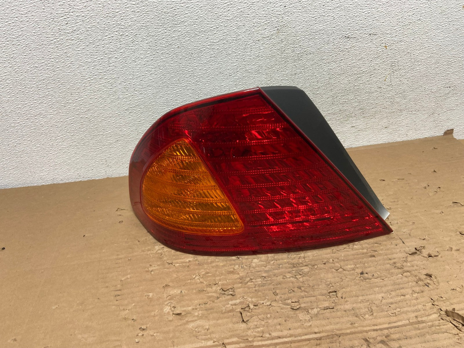 2000 2001 2002 Toyota Avalon Left Driver Side Tail Light AD4395 LK0