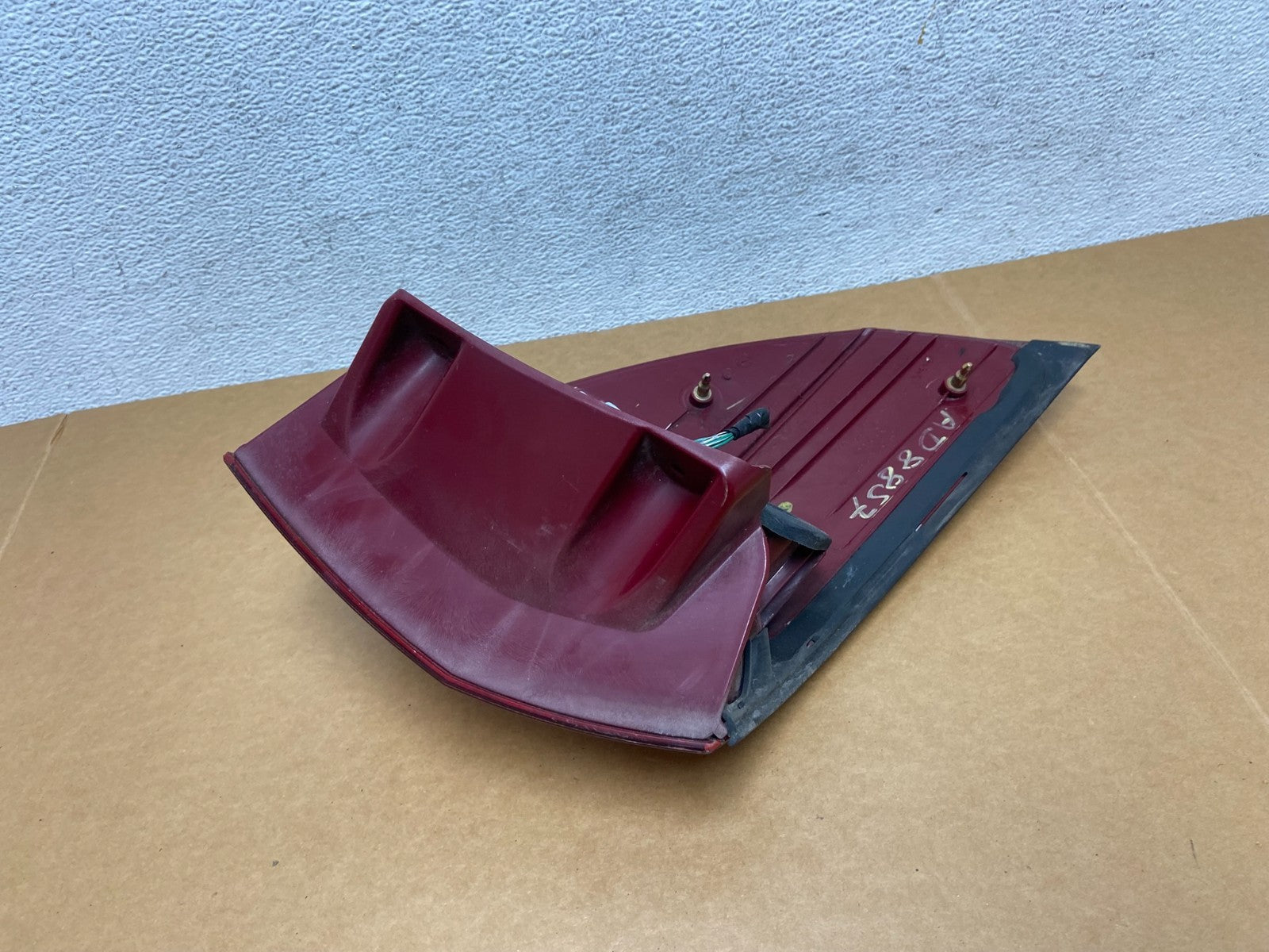 2004-2005 Toyota Sienna Right Passenger Rh Side Tail Light AD8857 DW5