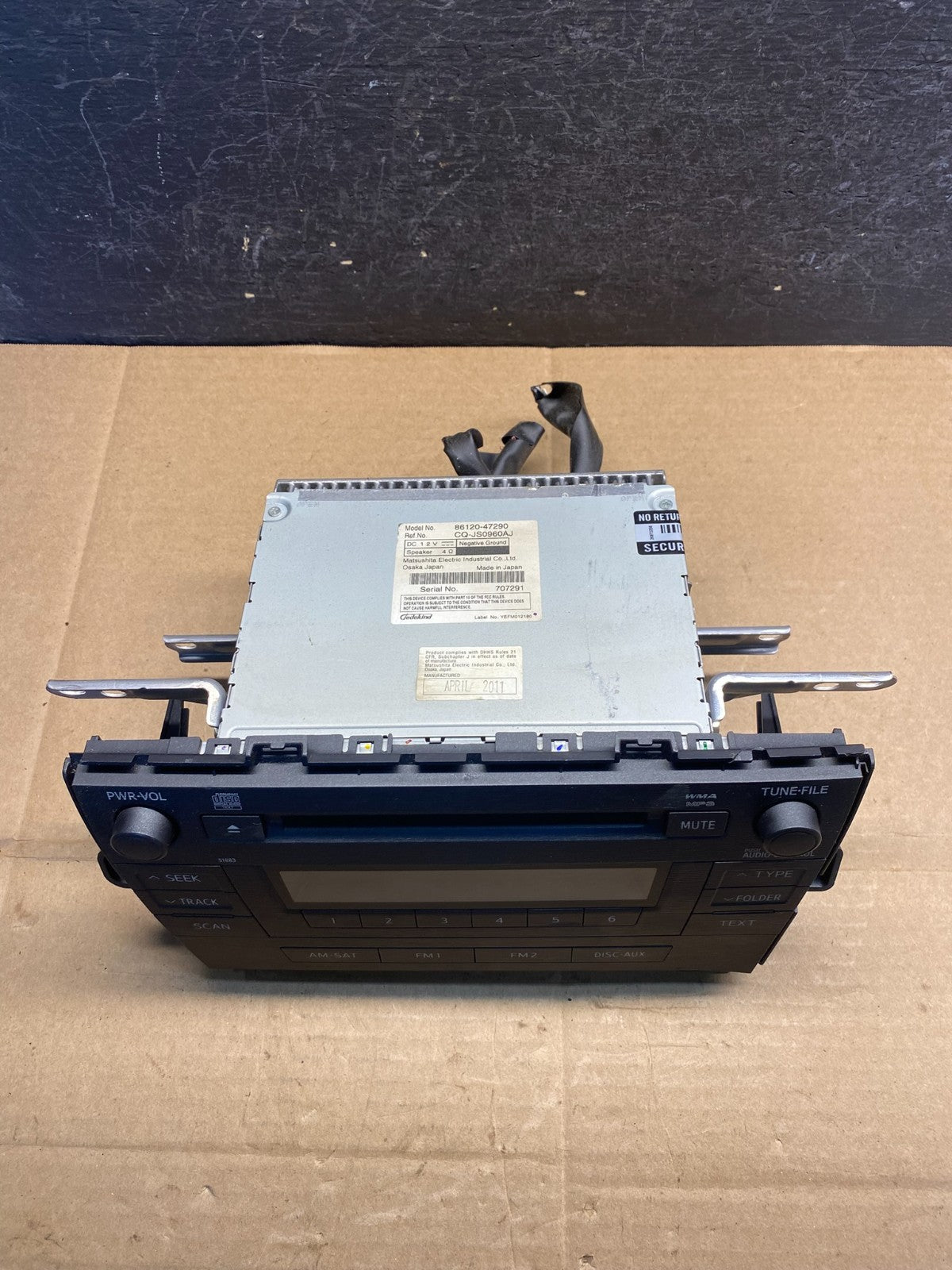 2010 to 2011 Toyota Prius Radio Stereo Receiver Aux Disc CD Player AE8254 DG3
