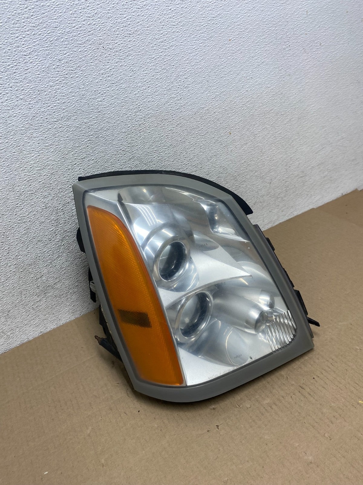 2004 to 2009 Cadillac SRX Right Passenger Side Halogen Headlight AG5842 DW2