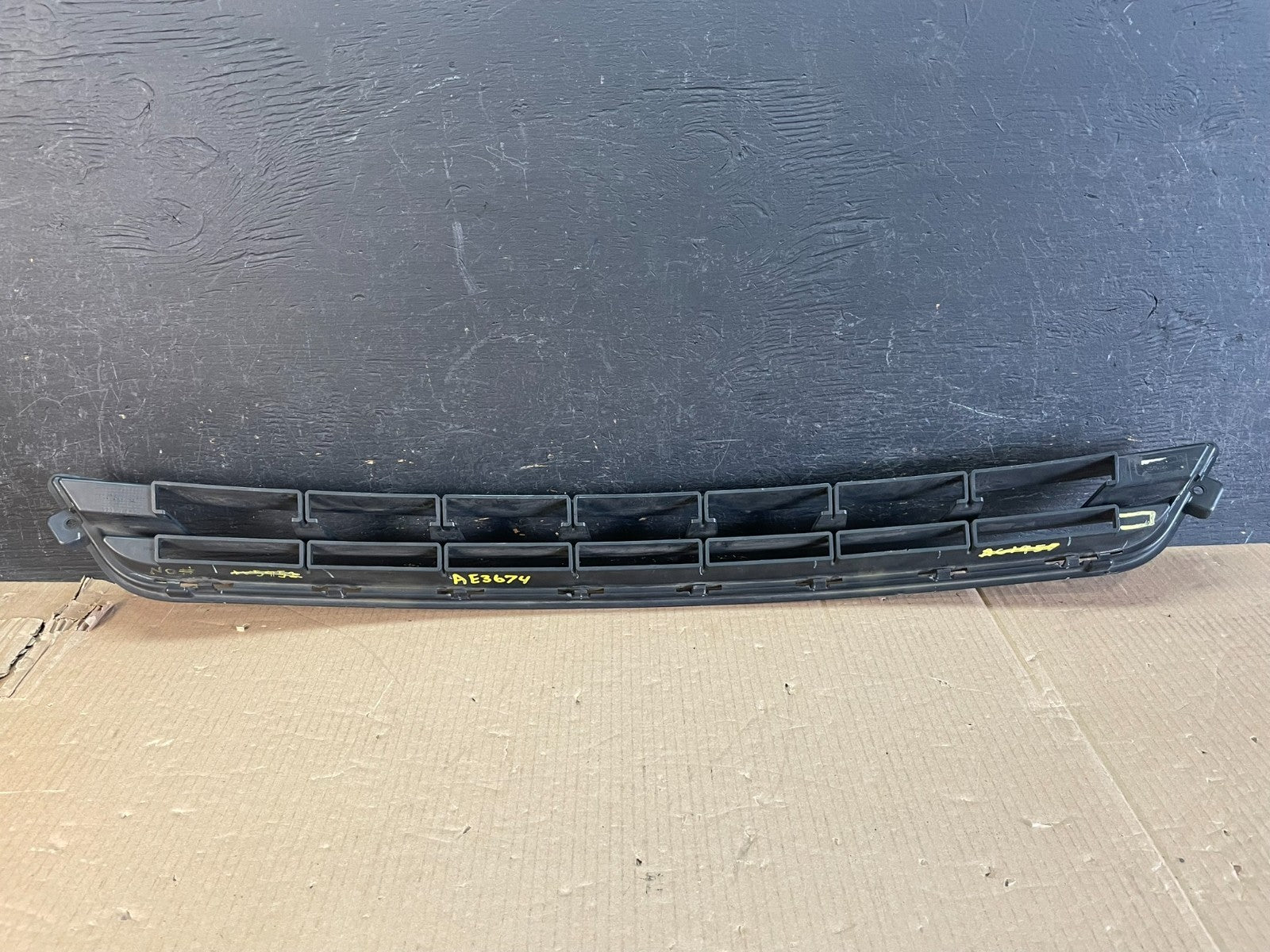 2013 2014 2015 GMC Acadia Front Lower Cover Grill Grille AE36743