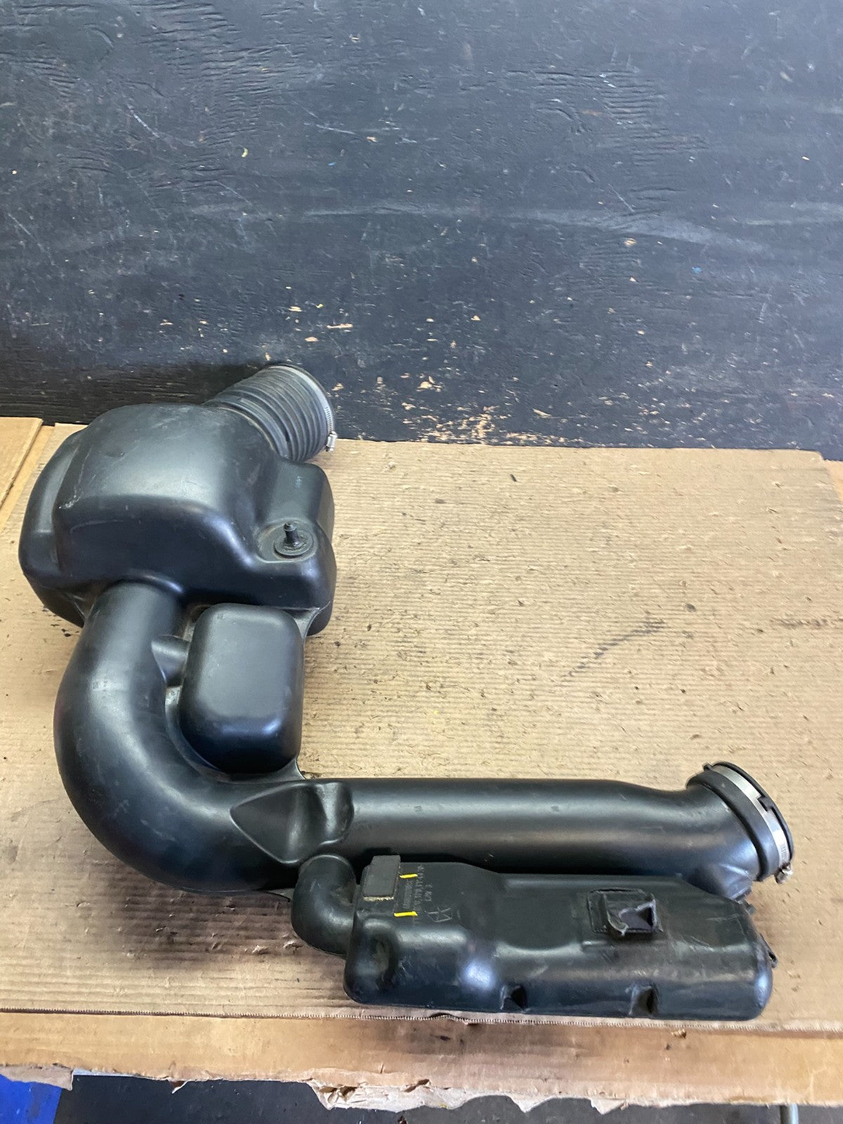 2011 - 2013 Dodge Durango 3.6L Resonator Air Intake Tube S3547 DG4