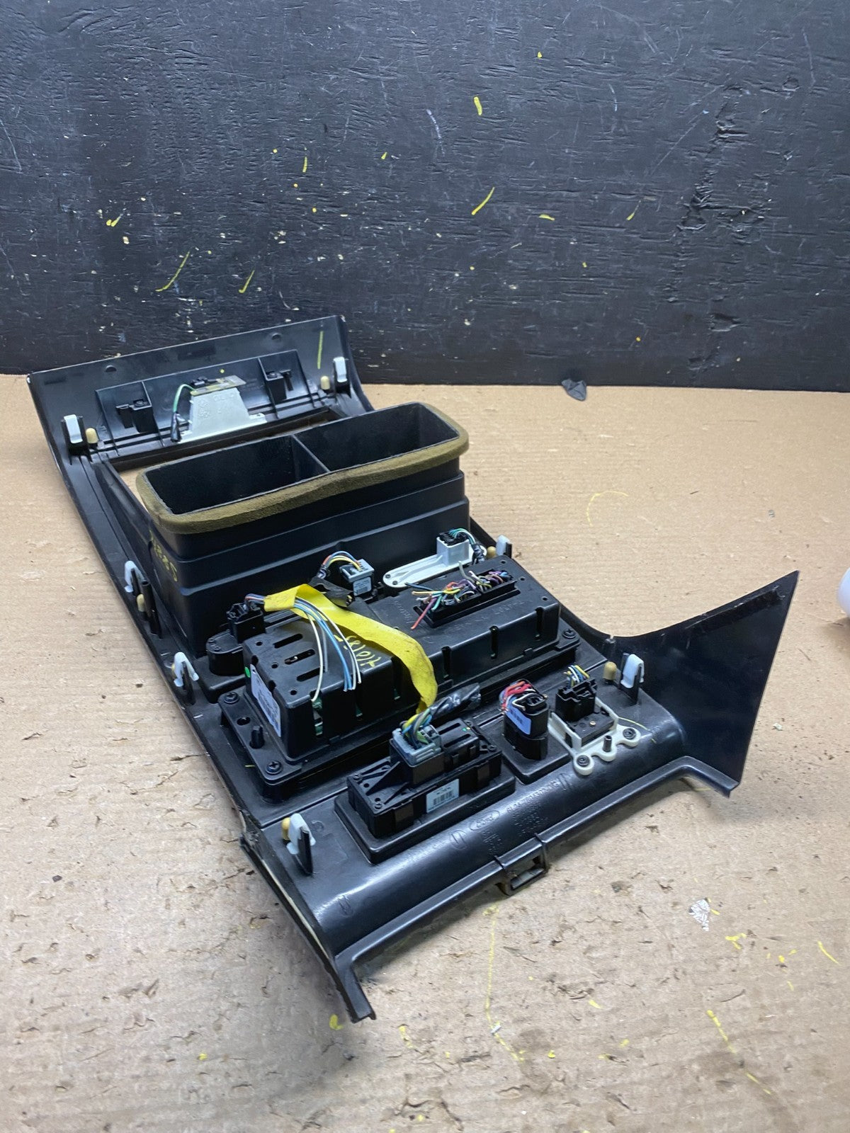 2006 - 2010 Ford Explorer Radio Heater Climate A/C Control Bezel  Trim s8872 DG4