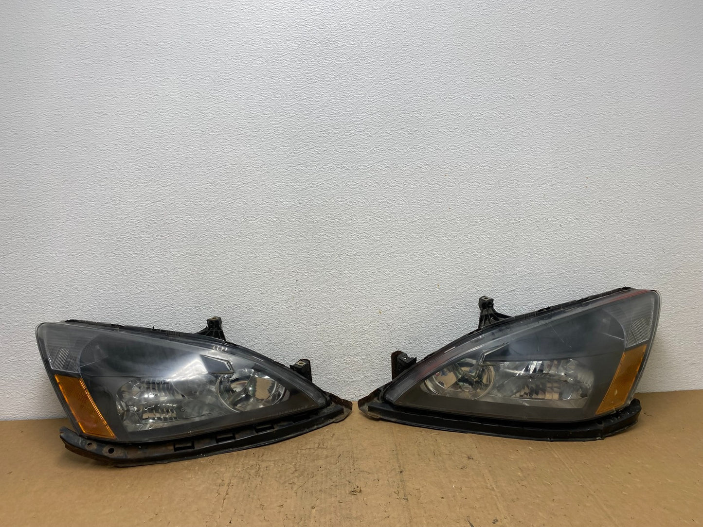 2003 - 2007 Honda Accord Left+Right Set Halogen Headlights AD0567 DW0