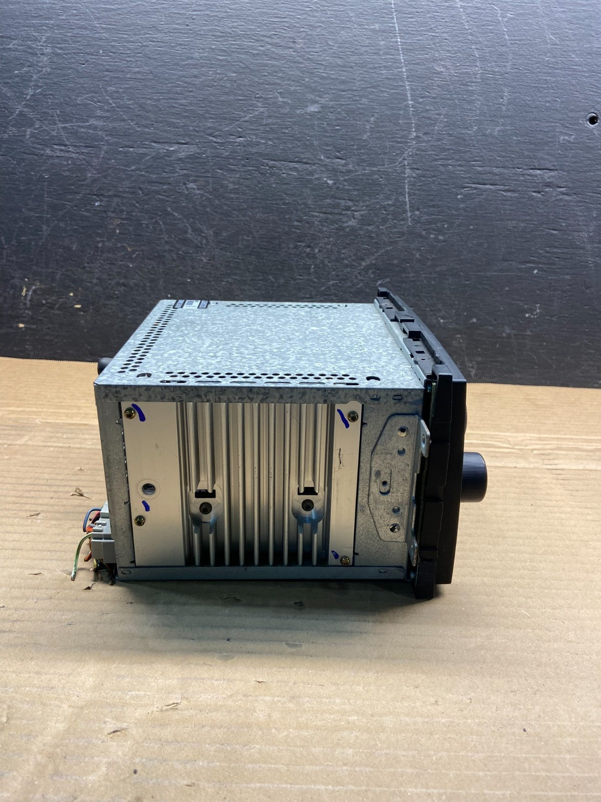 2004 to 2008 Ford F150 Mustang Radio Stereo Audio AM/FM AE2541 DG2