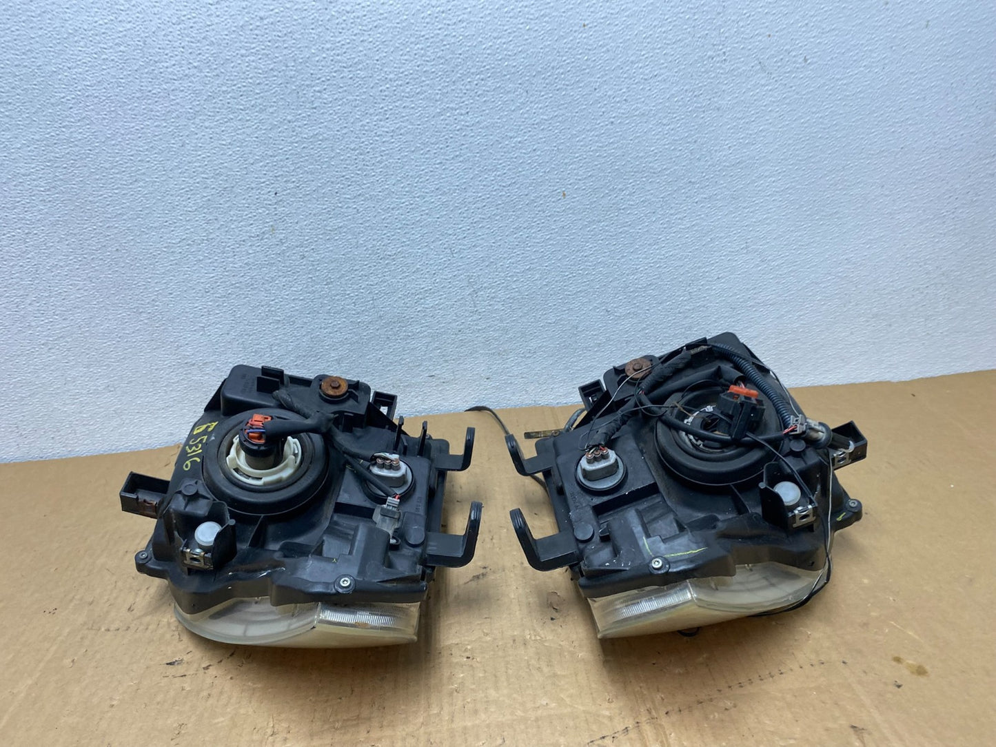 2005 2006 2007 Nissan Pathfinder Halogen Headlights Left+Right AC7720 DW9