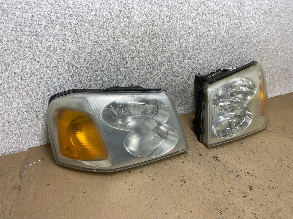 2002 to 2009 Gmc Envoy Left+Right Set Headlights Halogen AH6001 DW1