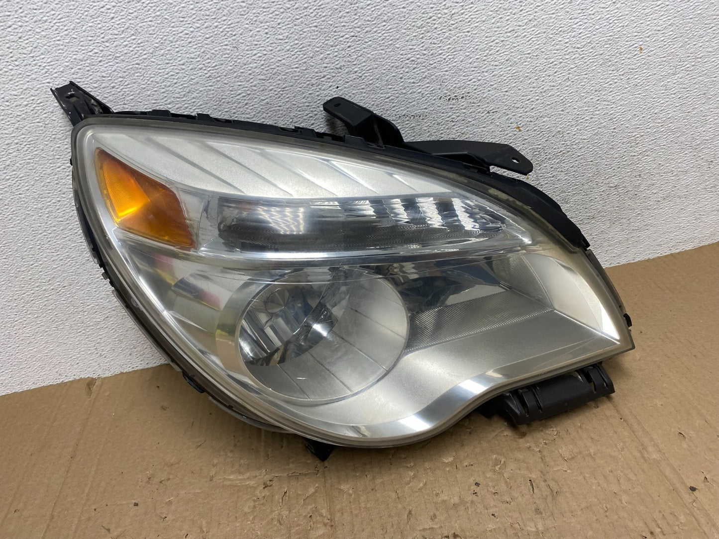 2010 - 2015 Chevrolet Equinox Halogen Headlight Right Passenger Side AE9037 DW0