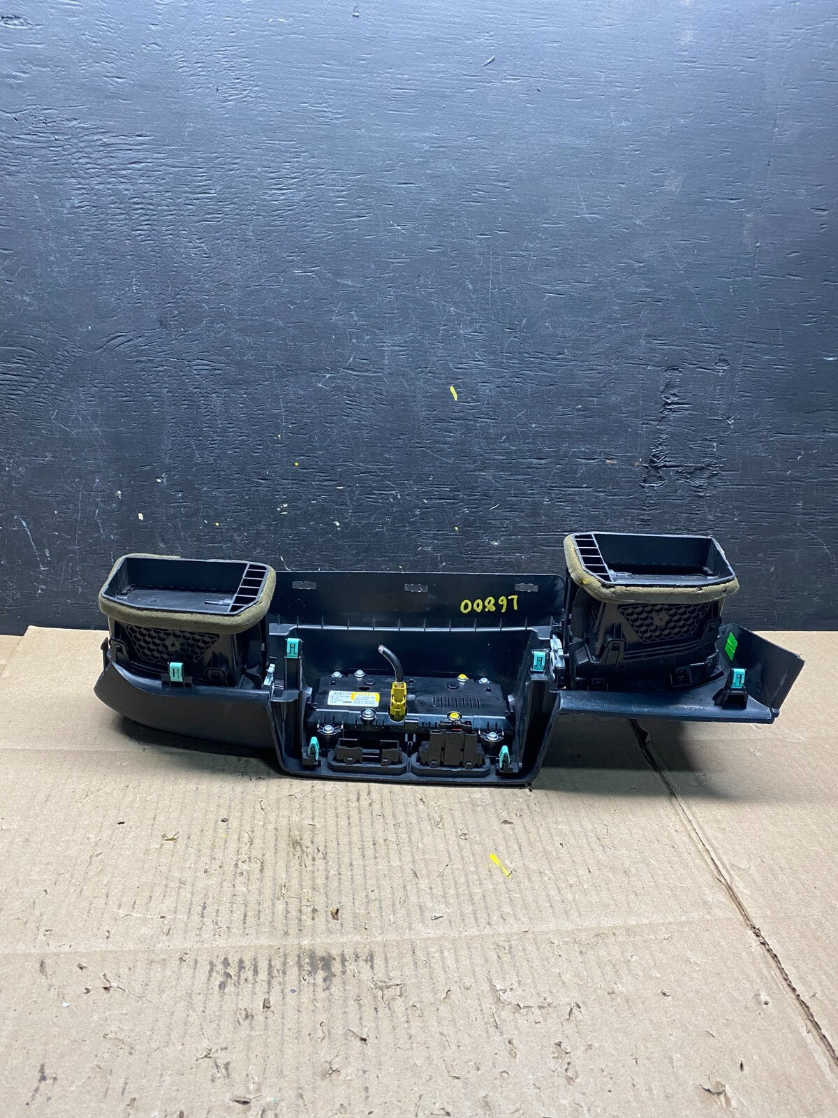 2020 to 2023 Ford Explorer Console Radio Display Screen Air Vents L6800 PS5