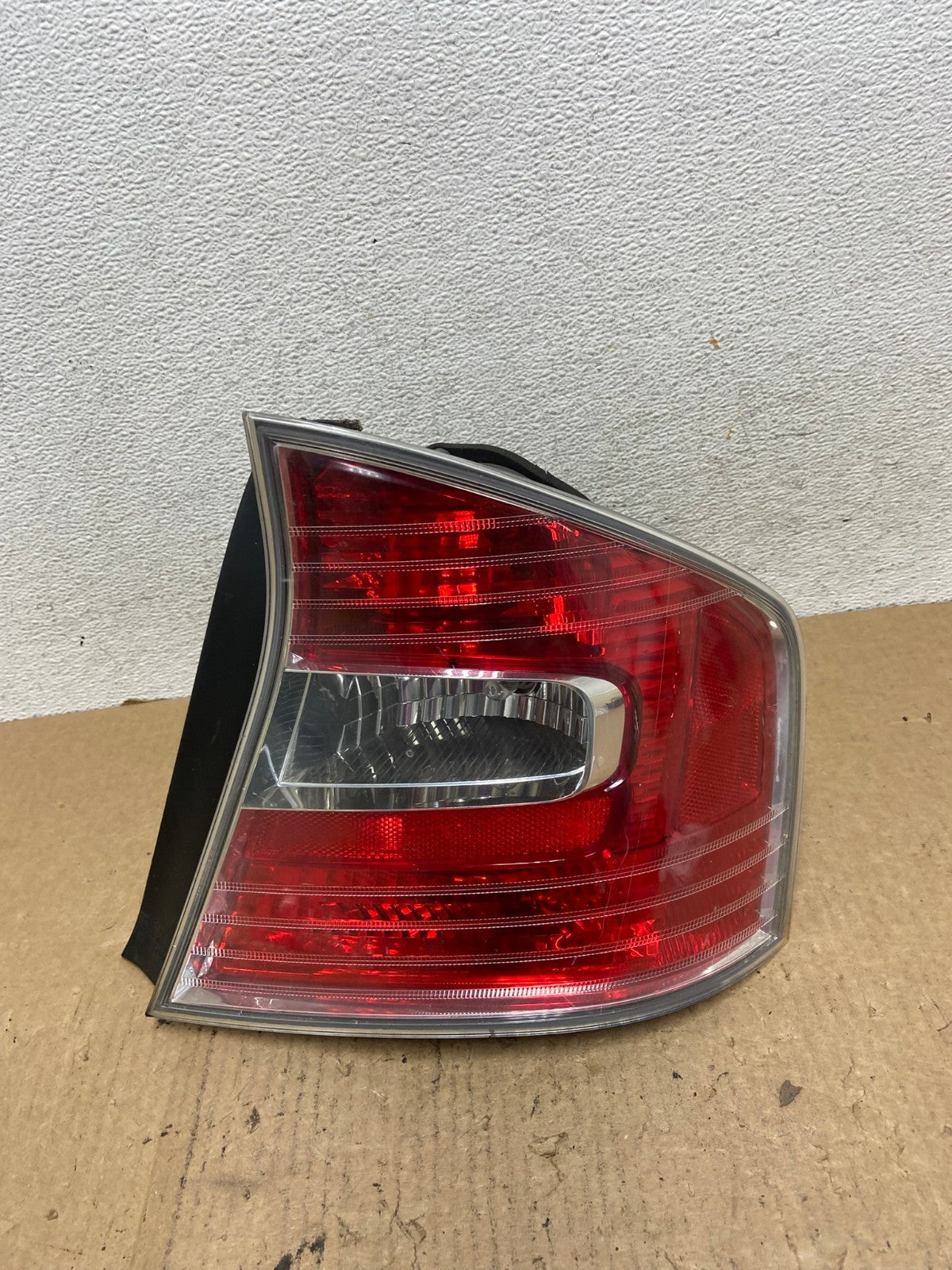 2005 to 2007 Subaru Legacy Outback Right Passenger RH Tail Light AF9894 LK0