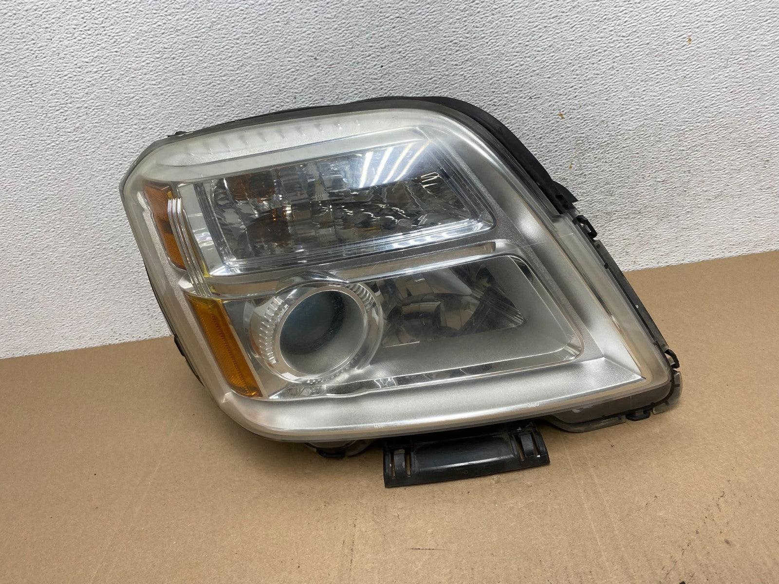 2010 to 2015 GMC Terrain Halogen Passenger Right Rh Side Headlight AE6638 DW0