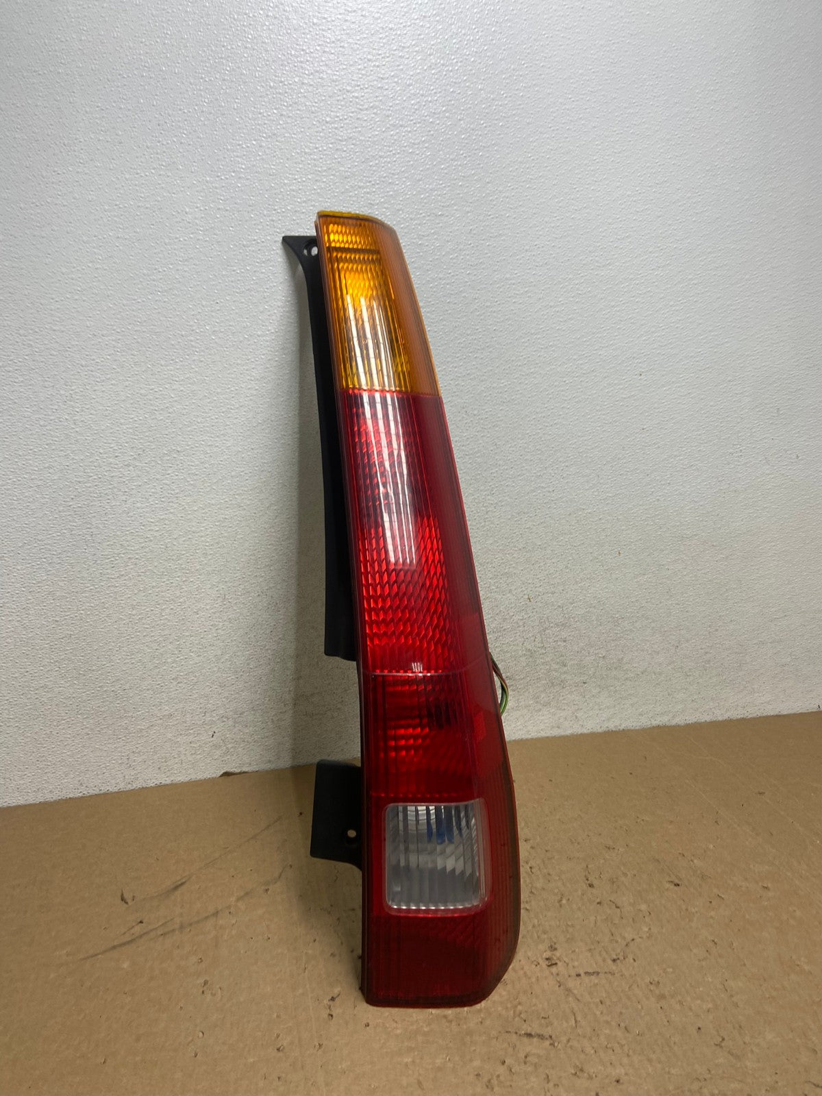2002 - 2004 Honda Crv Cr-v Right Passenger Rh Side Tail Light AG1301 LK2