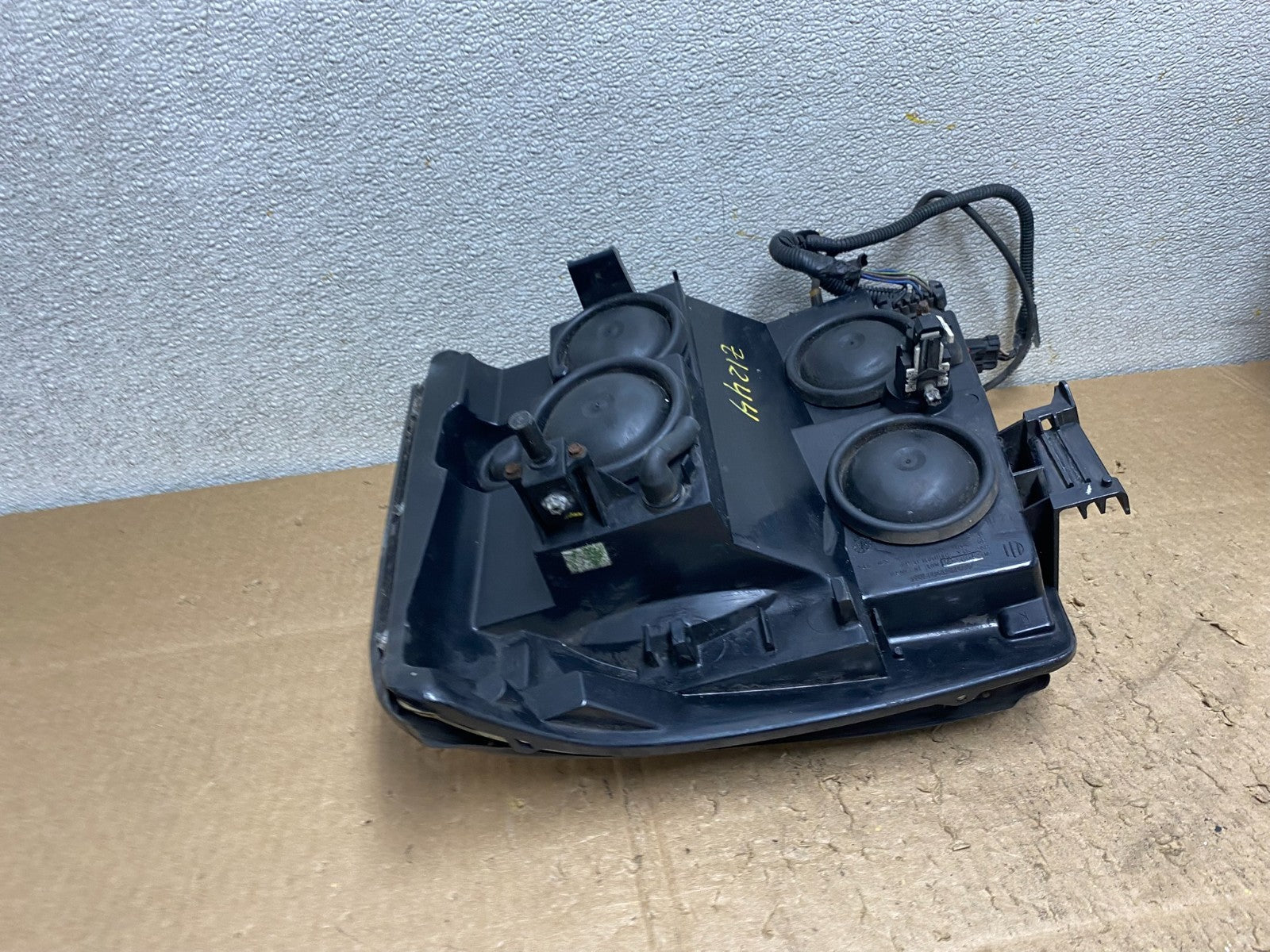 2002-2006 Cadillac Escalade Right Passenger Side Xenon HID Headlight Oem Z12445