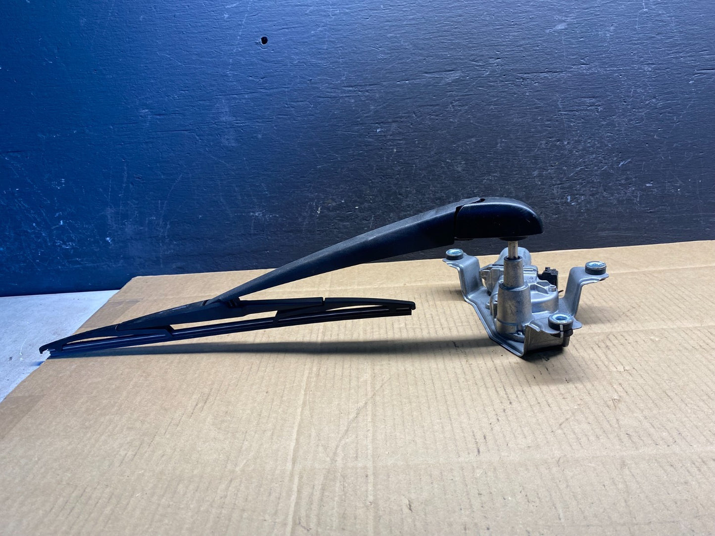 2014-2018 Jeep Cherokee Tailgate Back Door Rear Wiper Motor Wiper AD5019 DG3