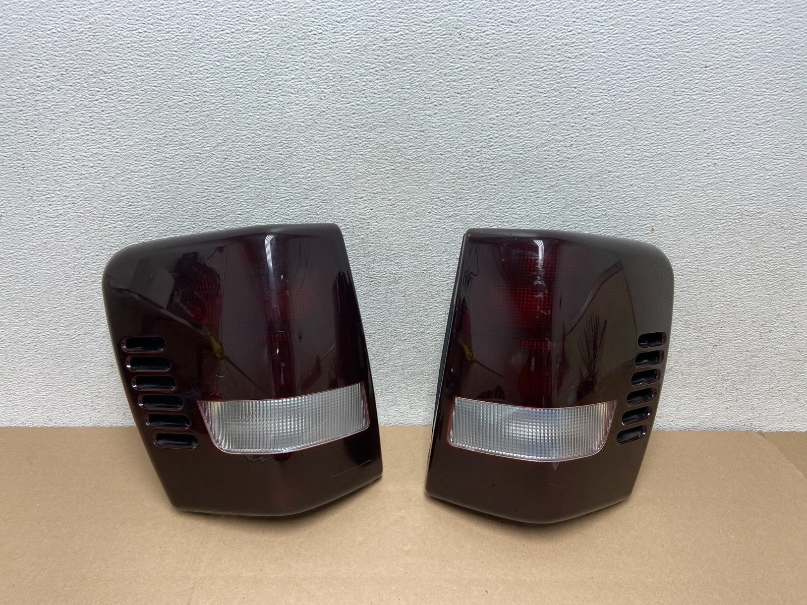 1999 - 2004 Jeep Grand Cherokee WJ Left+Right Side Set Tail Lights AG6576 DW0
