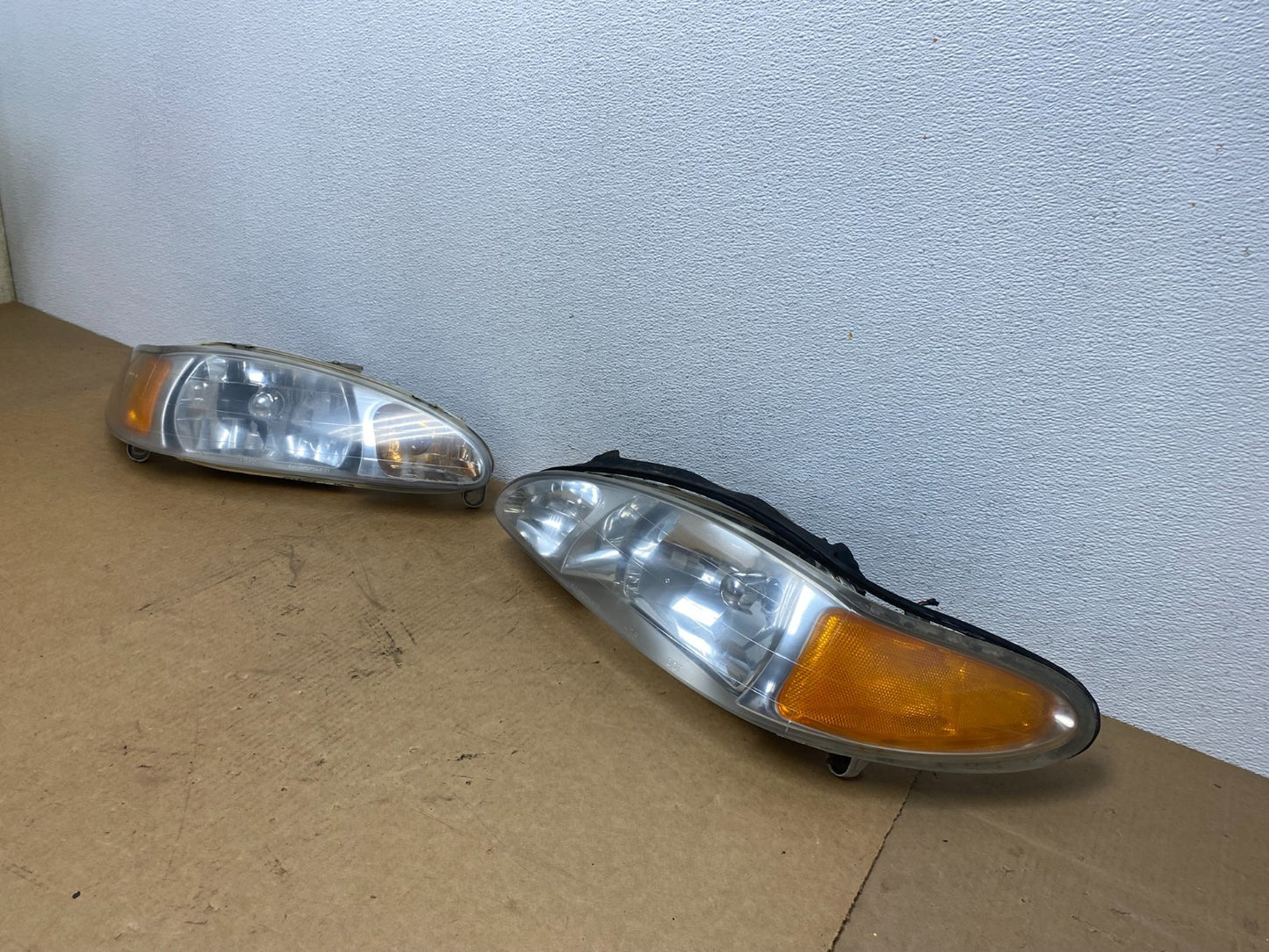 1998 to 2003 Ford Escort Left+Right Set Halogen Headlight AC1837 DW1
