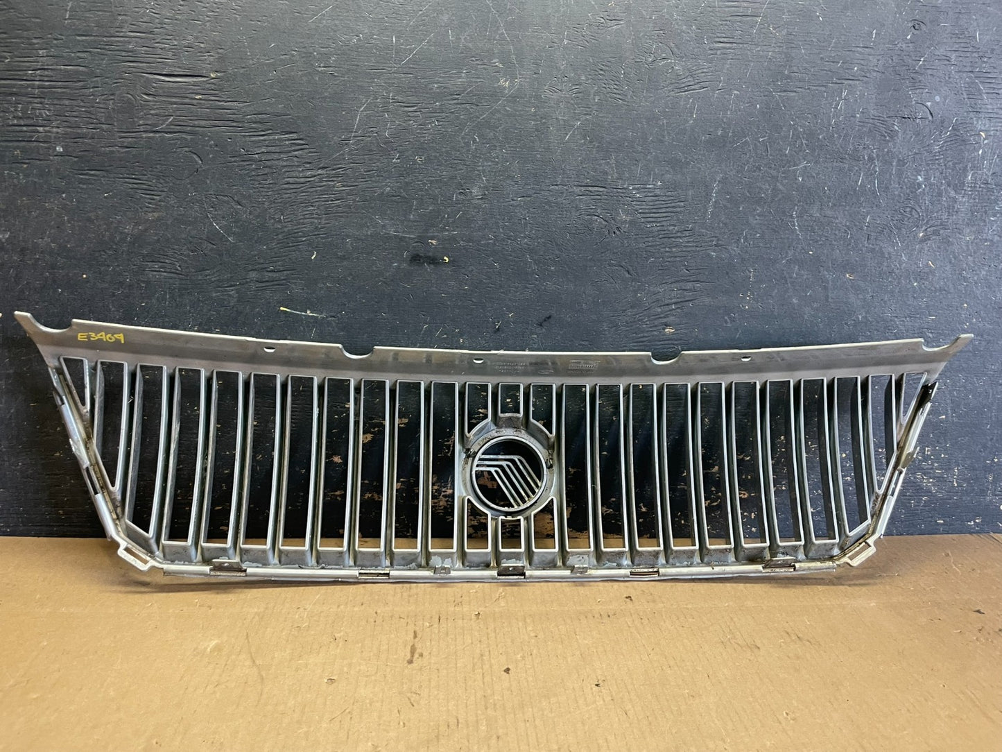 2004 to 2007 Ford Freestar Front Grill Grille 3F23-17K945 OEM AA2248 DG3