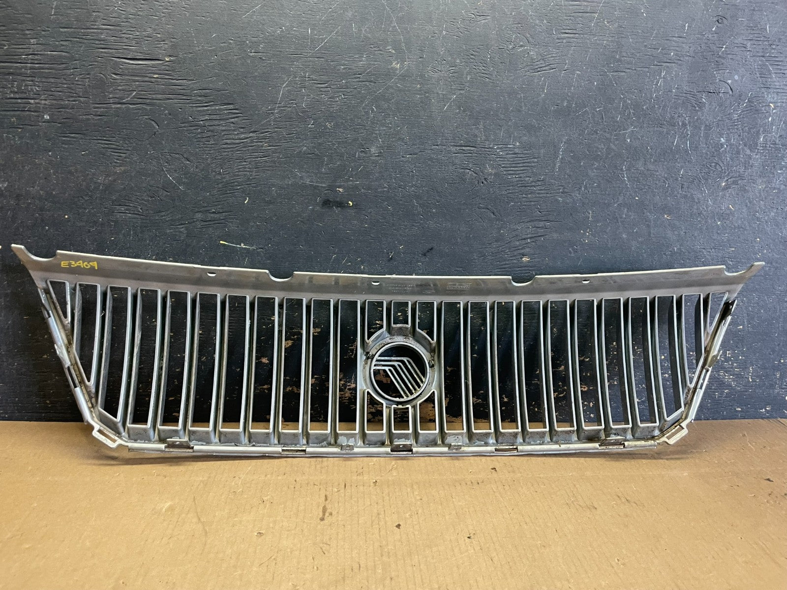 2004 to 2007 Ford Freestar Front Grill Grille 3F23-17K945 OEM AA2248 DG3