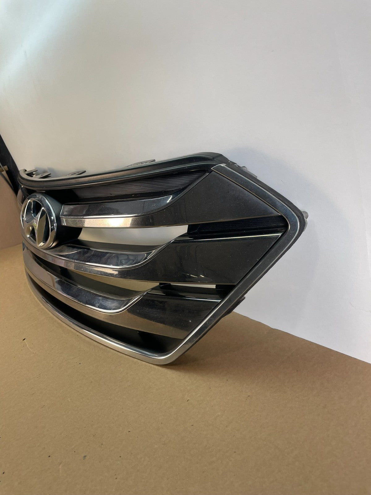2013 to 2016 Hyundai Santa Fe Front Upper Grill Grille AG9979 DG1