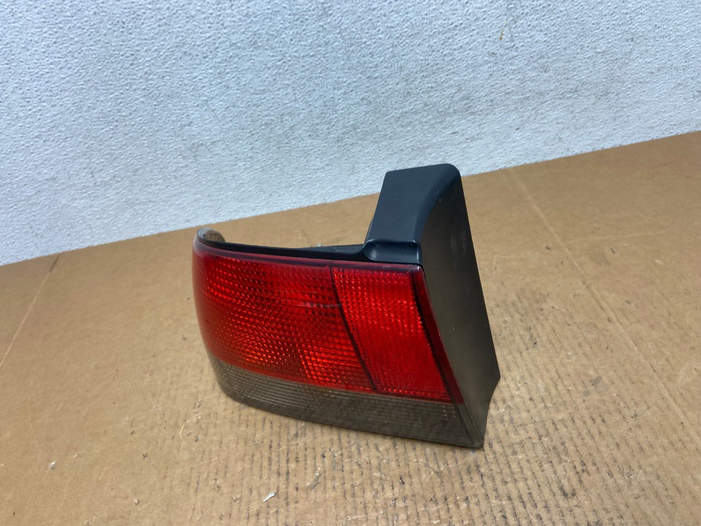 1994 to 1998 Saab 900 & Turbo Left Driver LH Side Tail Light AE0340 LK1