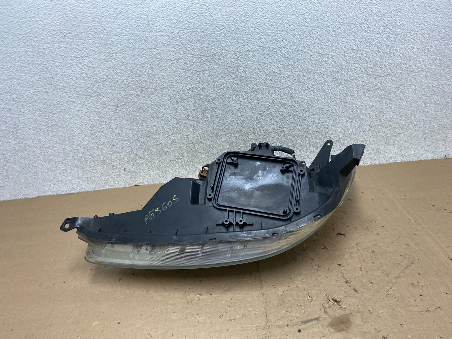 2004-2005 Toyota Sienna Right Passenger Halogen Headlight AG5605 DW7