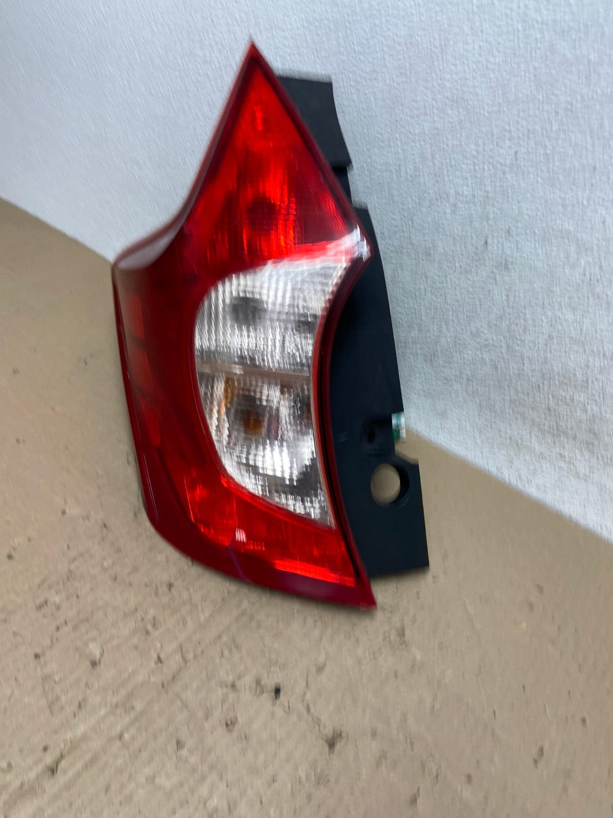 2014 - 2019 Nissan Versa Note Hatchback Left Driver LH Tail Light AE9799 LK1