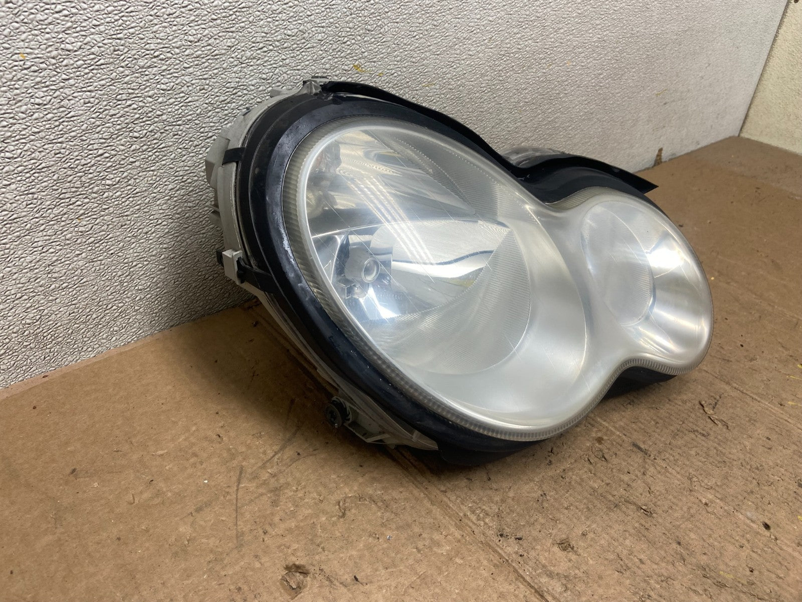 2005 to 2007 Mercedes-Benz C-Class Right Passenger Side Headlight AA36672