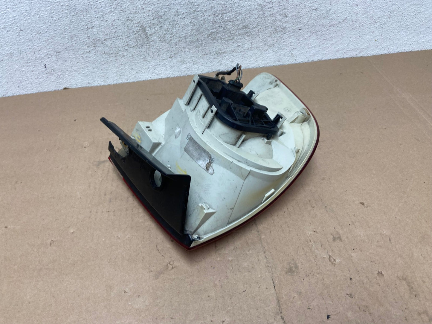 2004-2007 Volkswagen Touareg Right Passenger Side Rh Tail Light AG4603 LK7