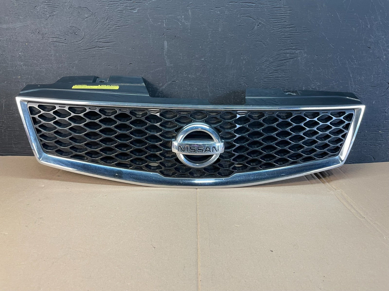 2010 to 2012 Nissan Sentra Front Upper Grill Grille AD8314 DG0