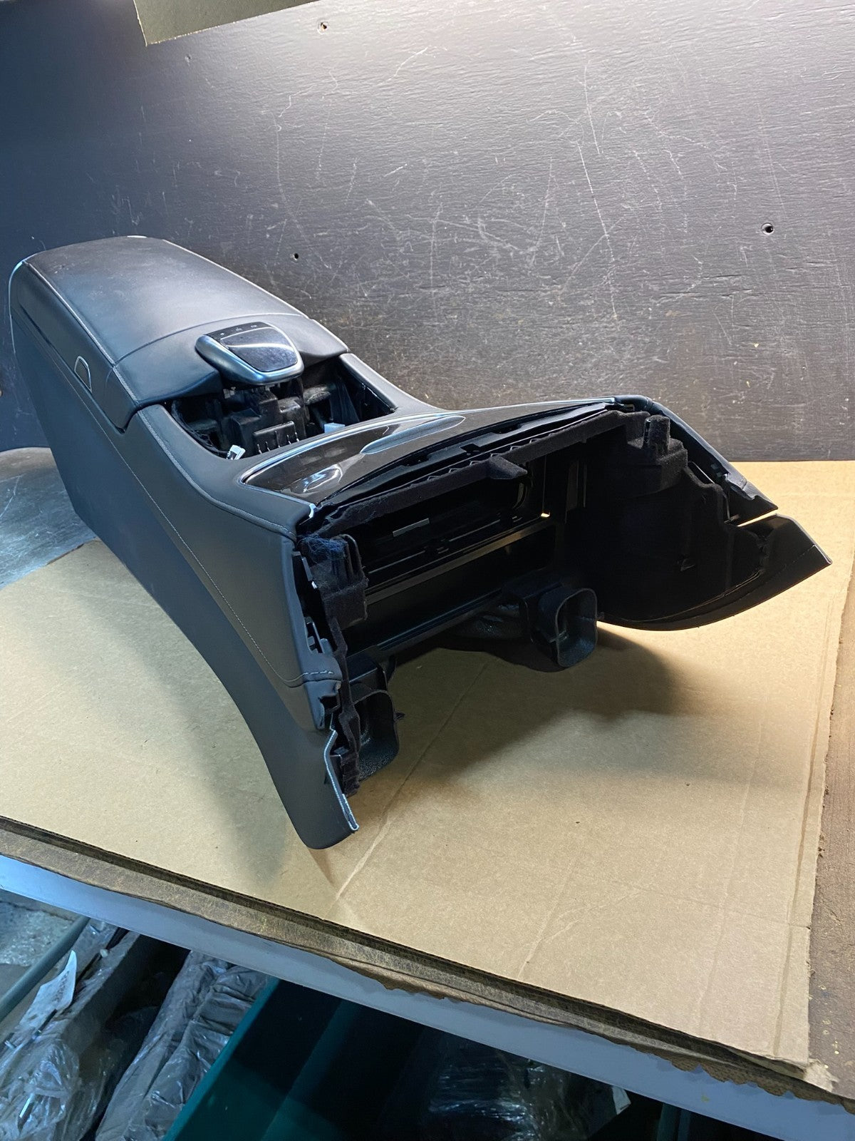 2015 to 2017 Mercedes-Benz W217 W222 Center Console Arm Rest Panel AH2040 PS3